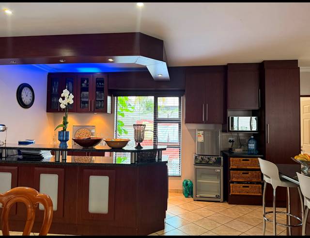 3 BEDROOM TOWNHOUSE FOR SALE IN SAFARI GARDENS